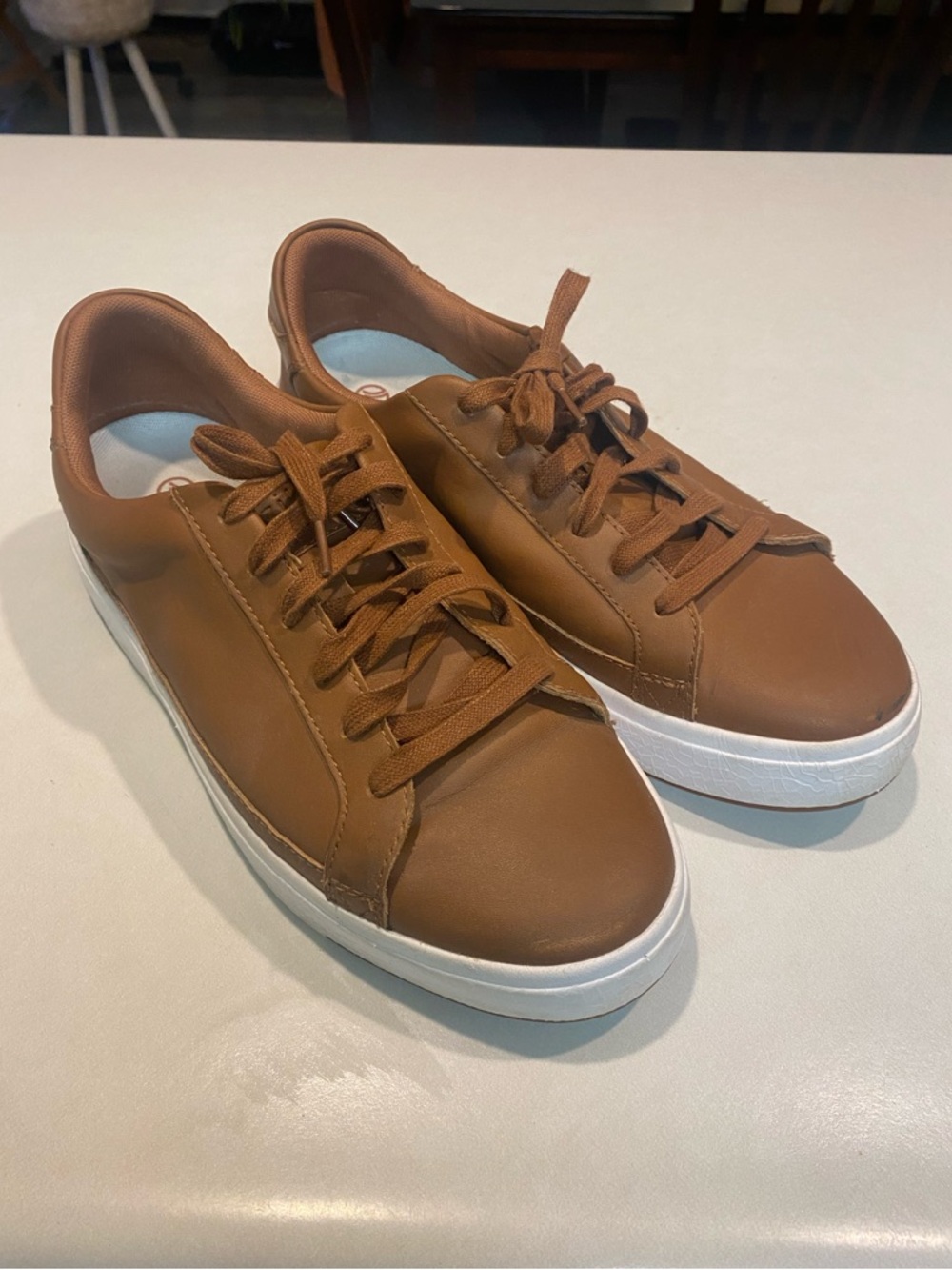 KIZIK VEGAS HANDSFREE TECHNOLOGY CHESTNUT BROWN LEATHER CASUAL MENS SZ 9.5 GUC